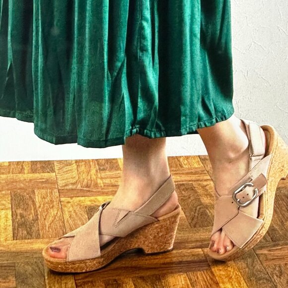 Clarks  Giselle Dove Wedge Sandal - Picture 4 of 13